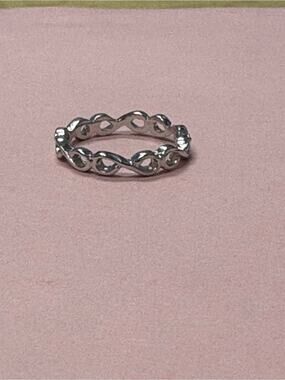 Silver Tone Infinity Twist Band Ring – Size 5.5 / 16mm – NWOT ✨
